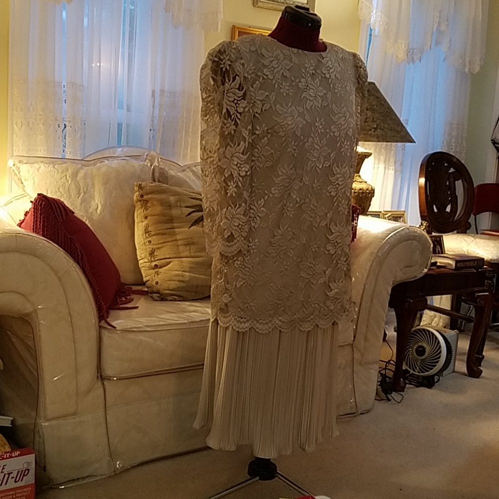 Lace Top and Pencil Pleated Skirt